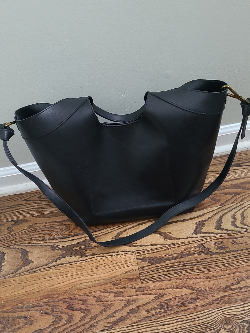 Madewell The Sydney Cutout Tote in Leather in True Black - Picture 6 of 8
